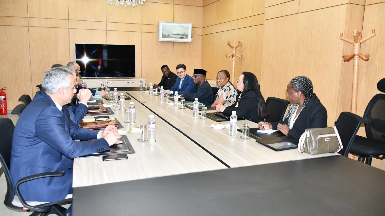 وفد أفريقي في لقاء بإطارات أمنية حول مهاجري جنوب الصحراء