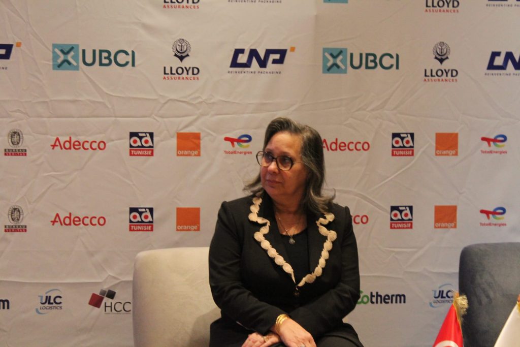 وزيرة الصناعة