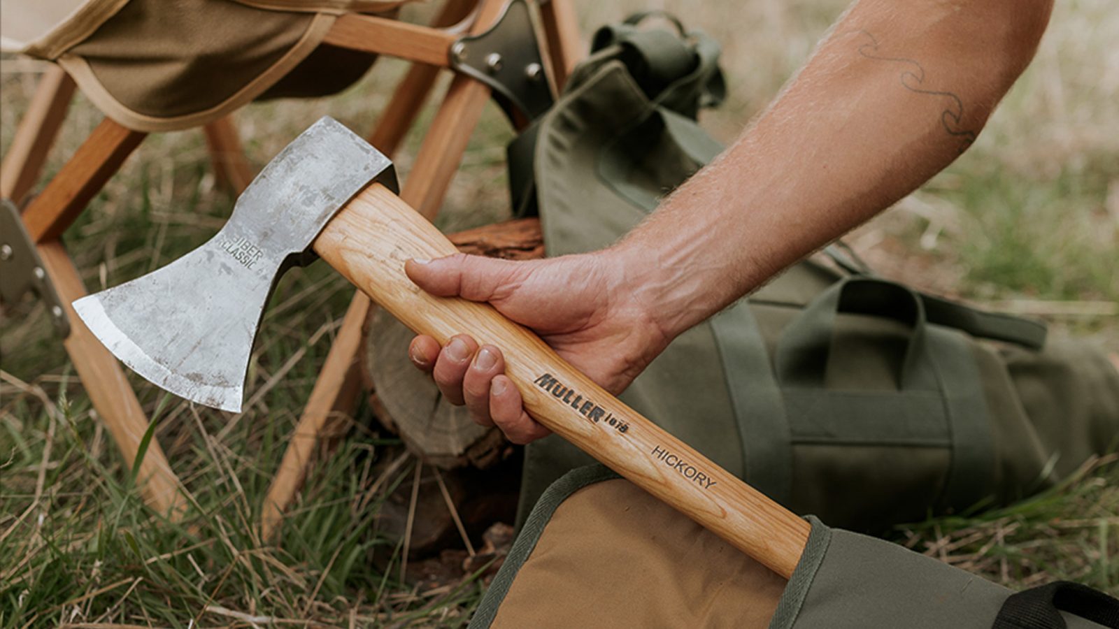 على طريقة أفلام الرعب.. يقتل جاره بالفأس