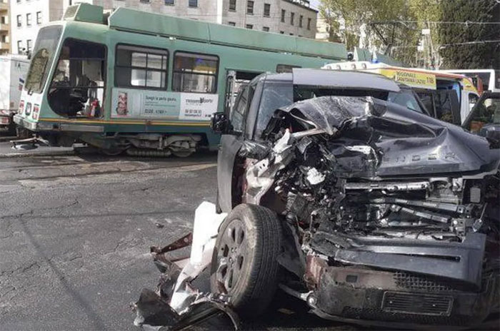 شاهد/ حادث مرعب لنجم منتخب إيطاليا مع قطار (فيديو)