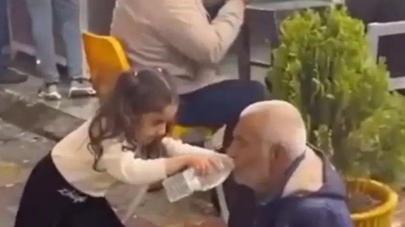 طفلة تخطف القلوب