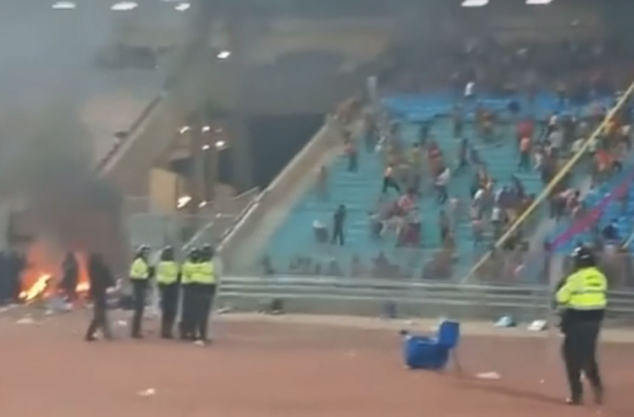 شاهد/ مواجهات بين الأمن وجماهير الترجي بملعب رادس (فيديو)