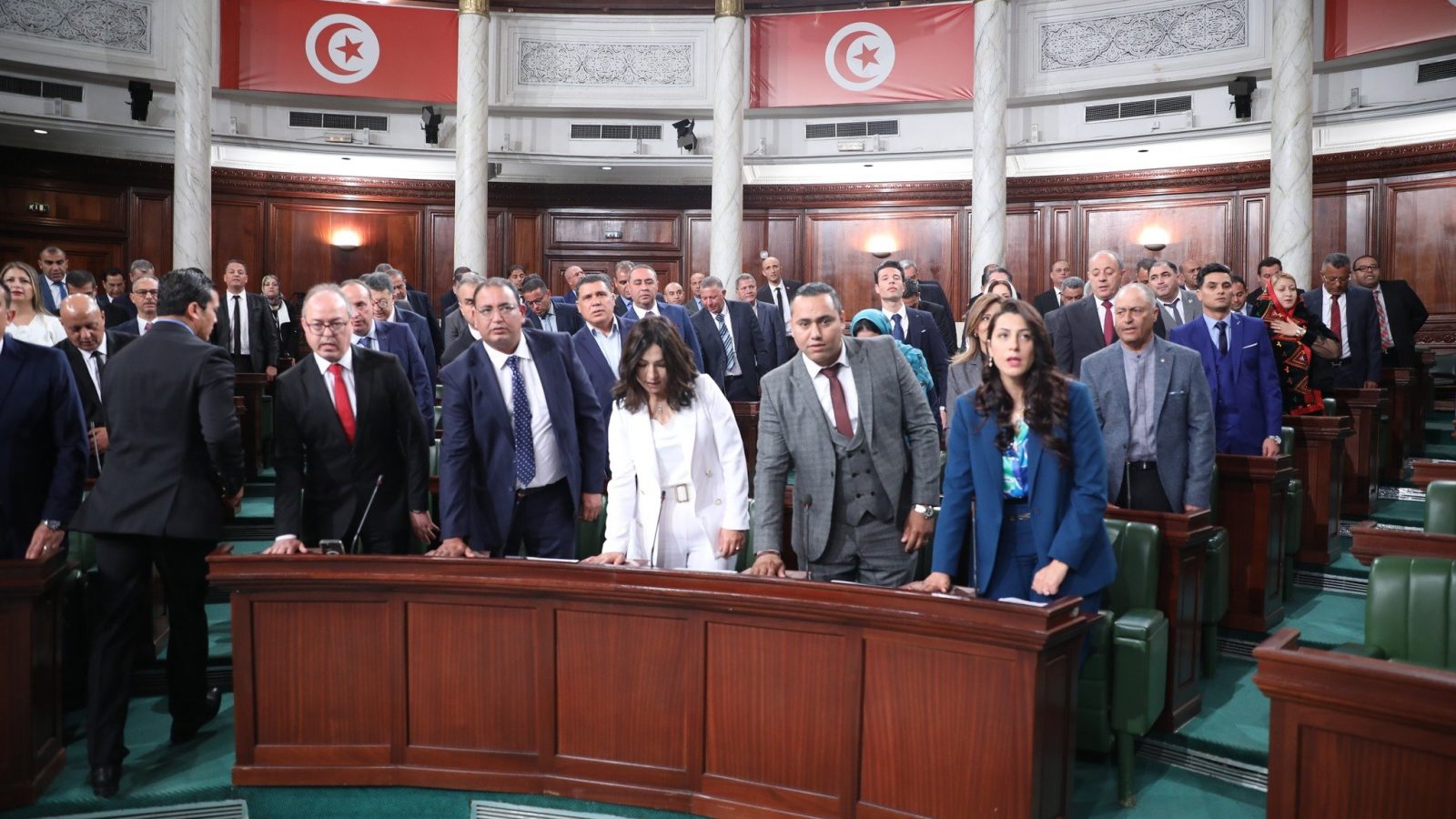 السياحة البرلمانية ممنوعة