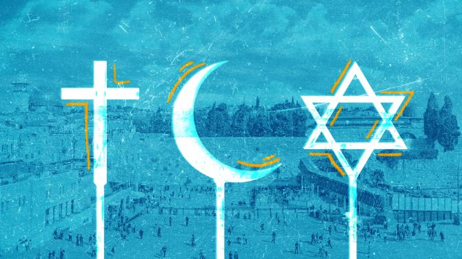 فنان مصري شهير يهاجم هذه الديانة.. وهكذا وصفها