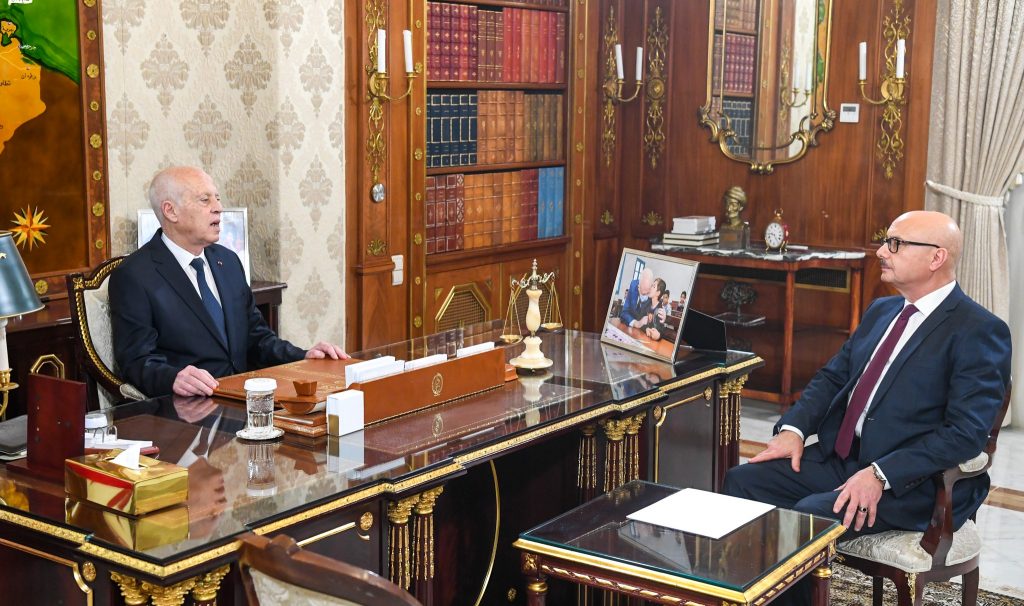 الرئيس يدعو لتحويل المياه الى الصحراء والحوض المنجمي