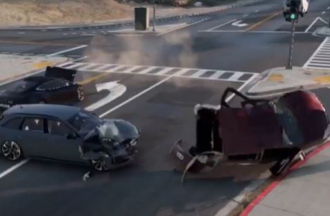 شاهد في المباشر/ تحطّم سيارات في حادث فظيع