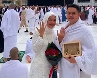 زواج أمام الكعبة