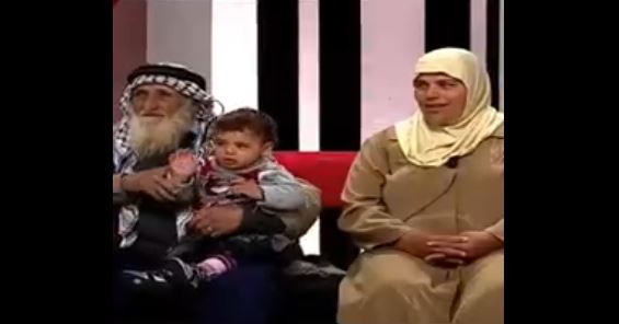 شاهد / 99 عاما فارق السن بينه وبين ابنه