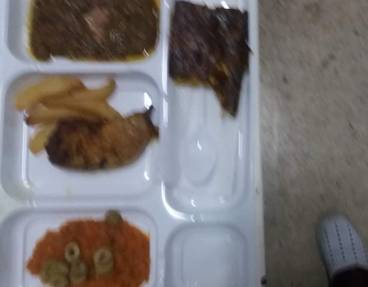 شاهد / وجبة إفطار مزرية لإعوان مستشفى ببنزرت تثير الجدل