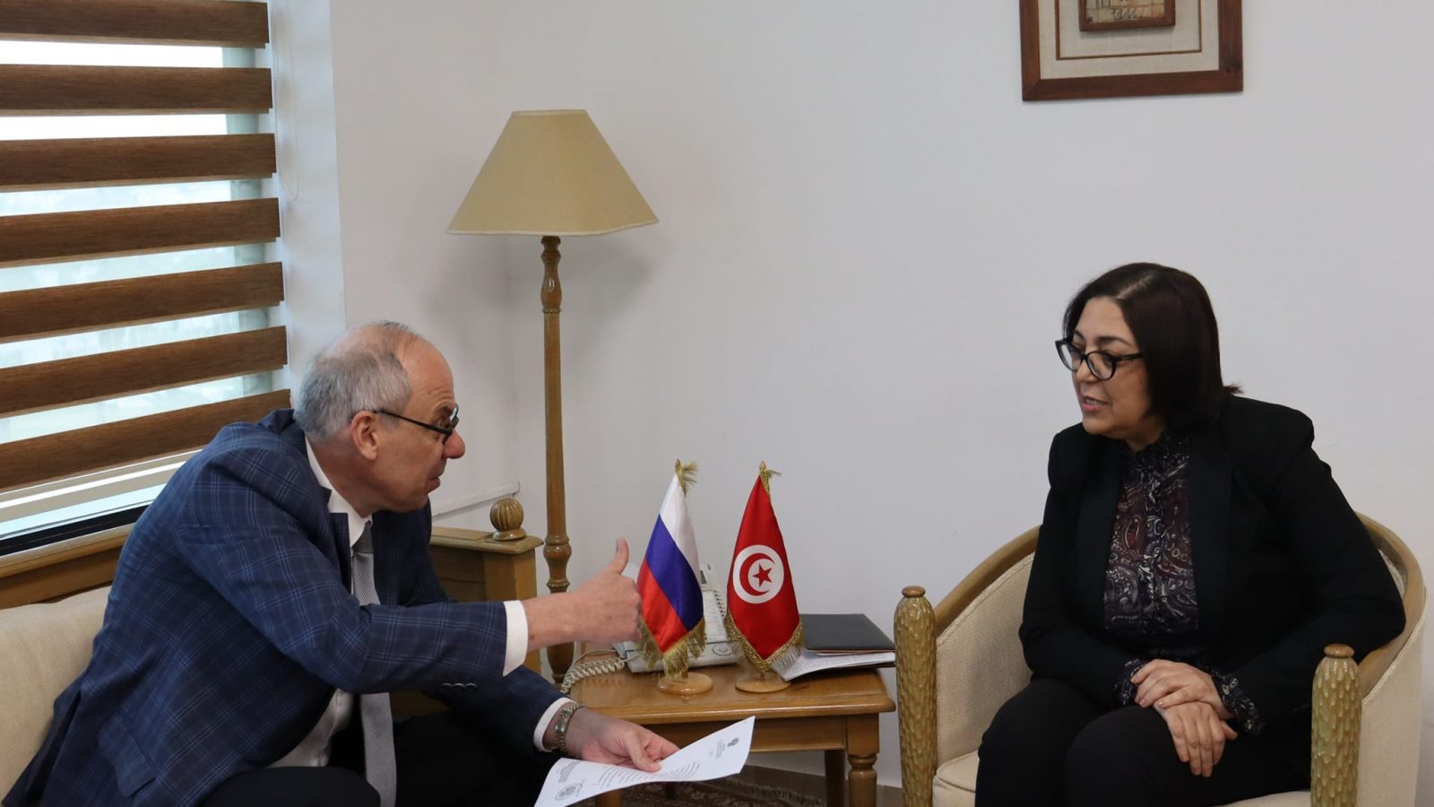 وزيرة التجارة تلتقي السفير الروسي