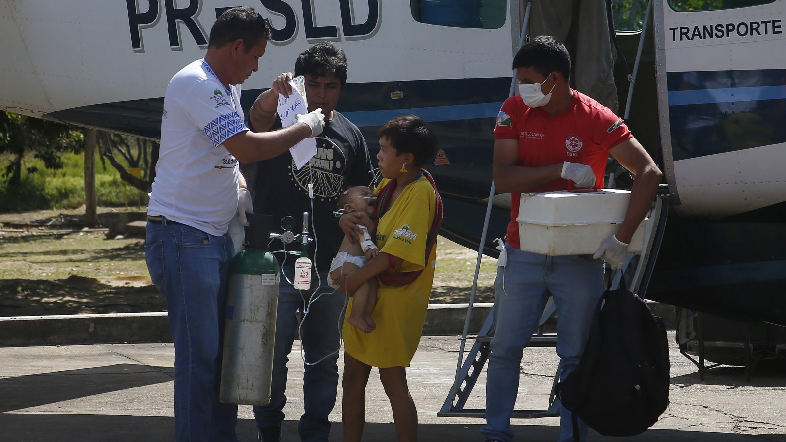 بعد أسبوعين من تحطم طائرتهم في الادغال/ العثور على 4 أطفال على قيد الحياة