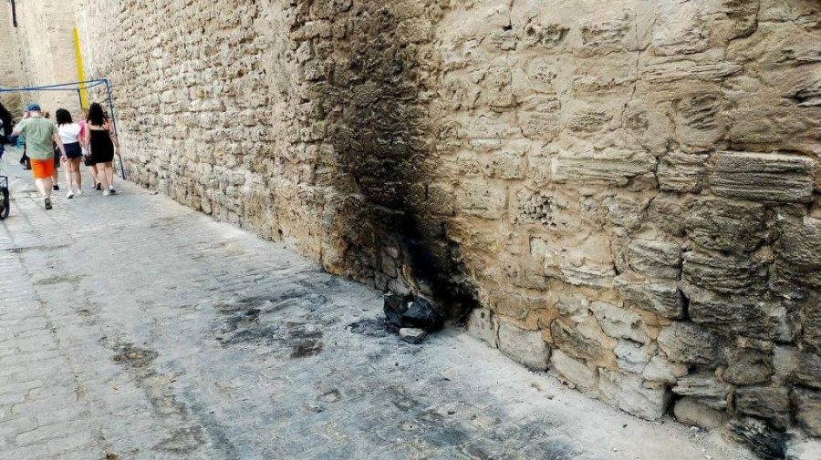 إضرام النار بأحد أسور مدينة سوسة.. البلدية تتوجه للقضاء