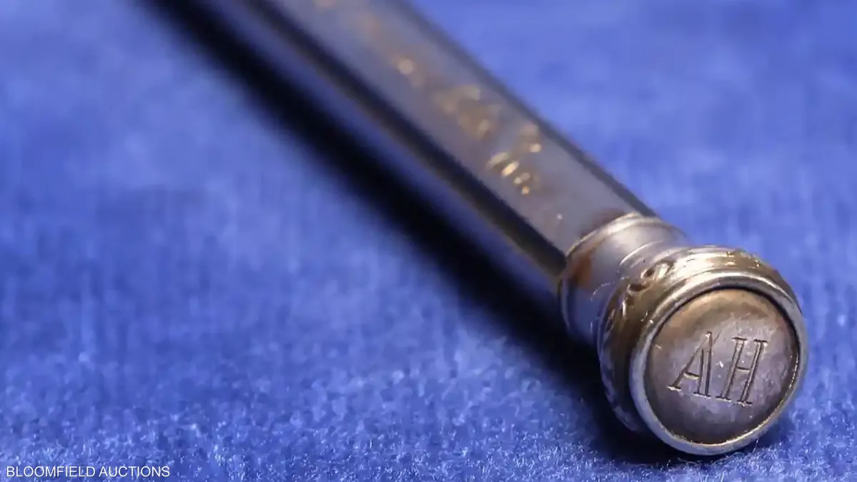 قلم هتلر الشخصي للبيع.. وهذا سعره