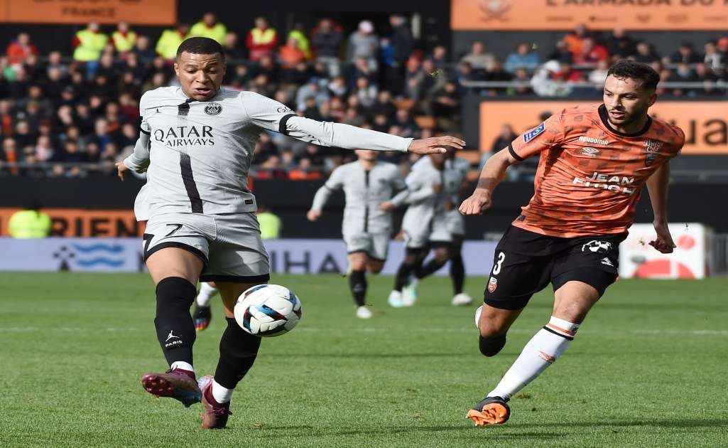 الطالبي يطيح بمبابي وميسي في حديقة الأمراء