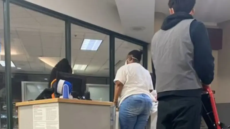 ناقلة تزن المسافرين البدناء قبل السماح بصعودهم للطائرة