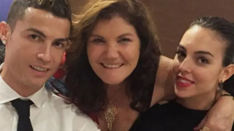 والدة الدون