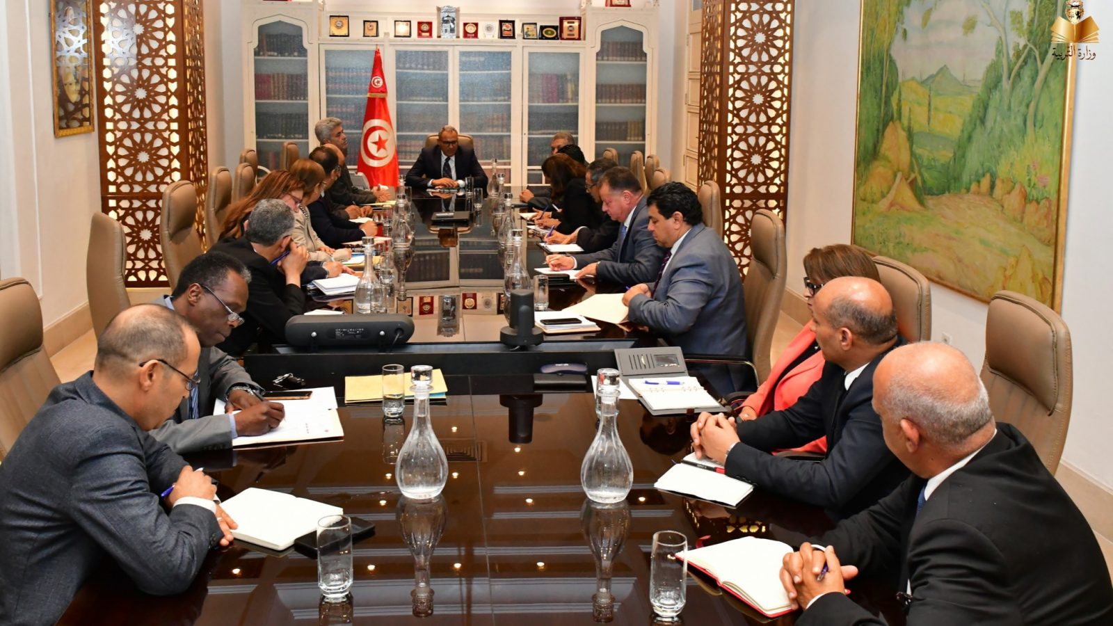 بعد قرارات نقابتي “الاساسي والثانوي”/ اجتماع في وزارة التربية هذا فحواه