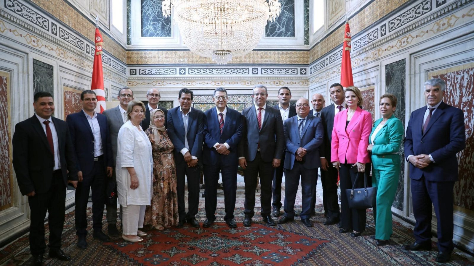 في البرلمان/ العميد السابق للمحامين يستقبل العميد الحالي