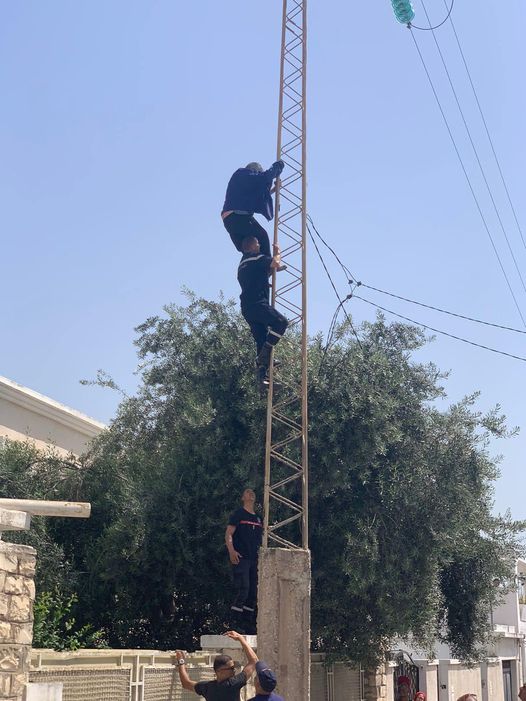 بن عروس/ شيخ ال74 سنة يحاول الانتحار في عمود كهربائي !