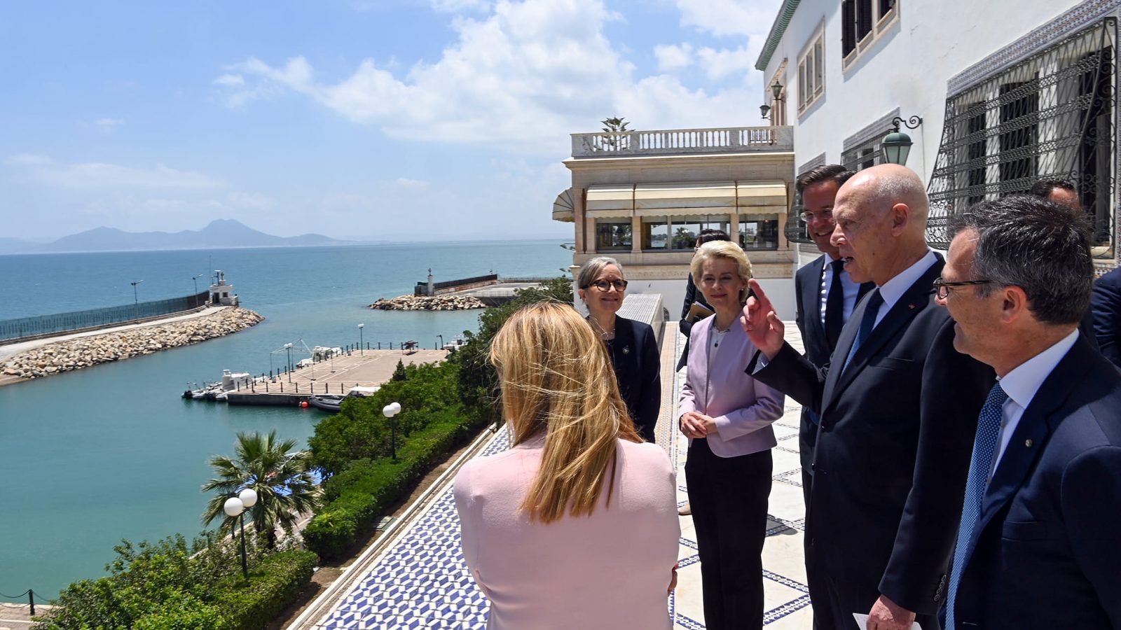 سعيّد: توطين المهاجرين في تونس بمقابل غير مقبول