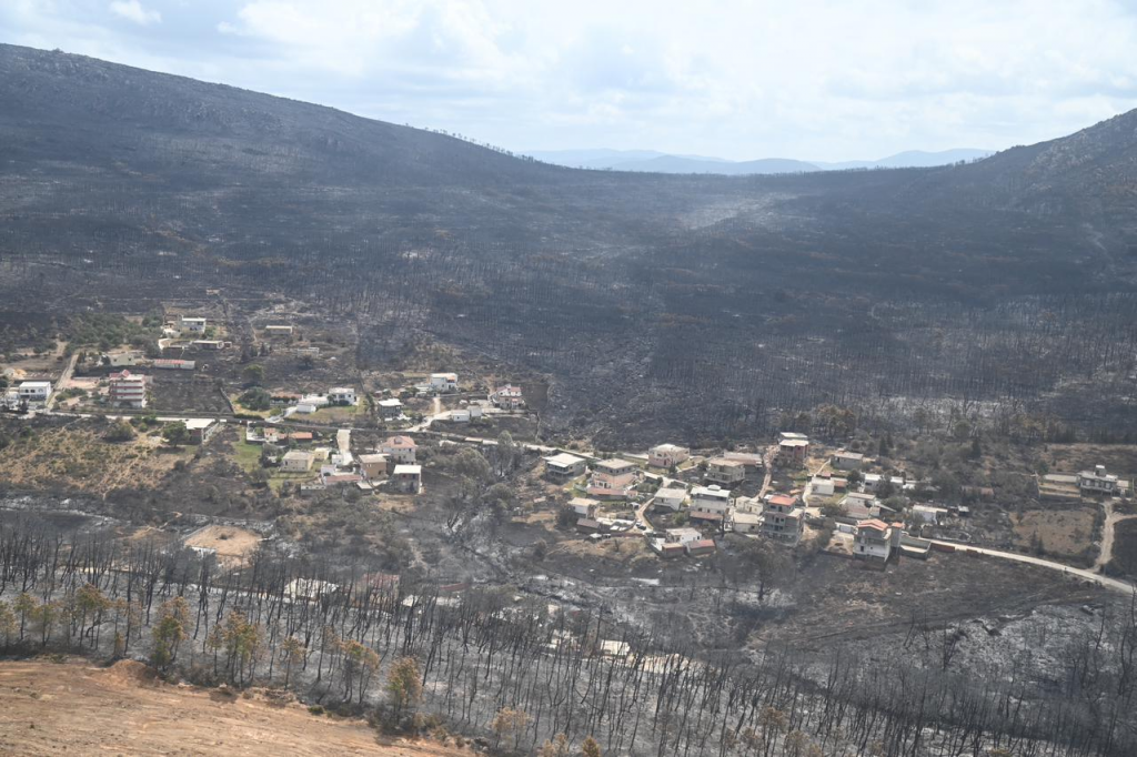 صور جوية لحرائق طبرقة