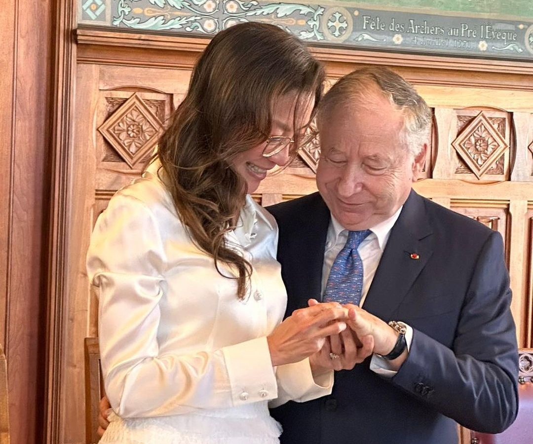 زواج بعد خطوبة دامت 19 سنة (صور)