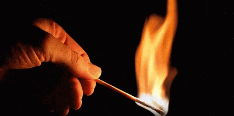 روّاد/ اكتشفت خيانة زوجها فأضرمت فيه النار وهو نائم