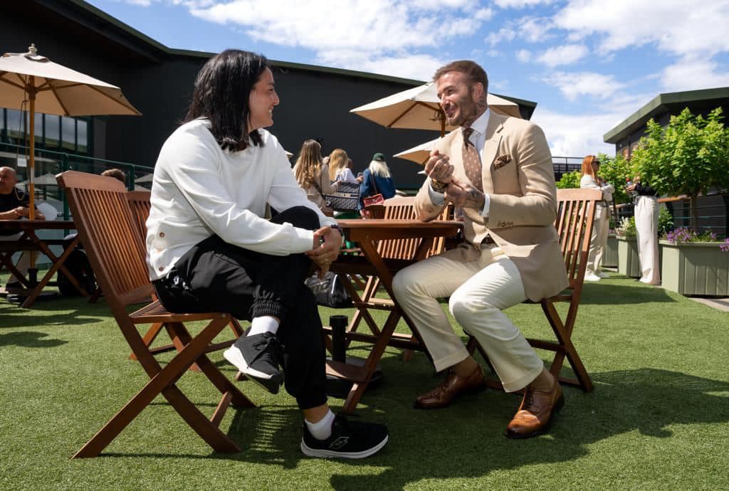 بالصور/ أنس جابر في لقاء مع بيكهام