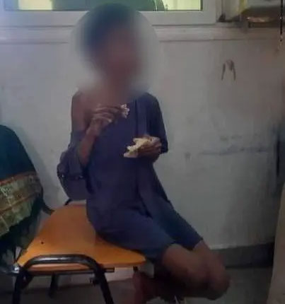 احتجزه والده عارياً بغرفة مظلمة/ تفاصيل تعذيب طفل معاق تهزّ الليبيين