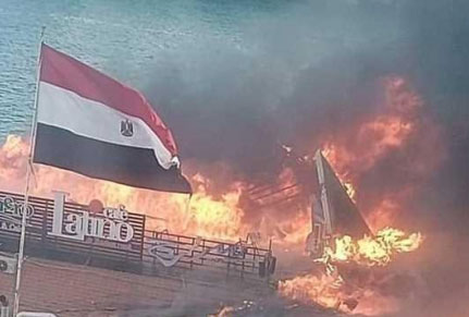 مصر/ حريق هائل يلتهم 4 مطاعم شهيرة بالإسكندرية