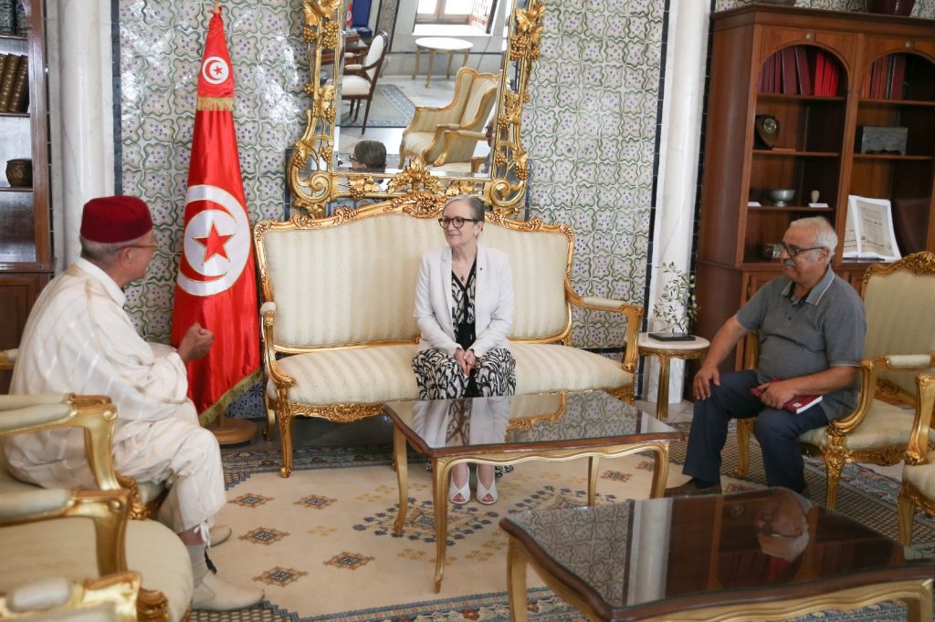 رئيسة الحكومة