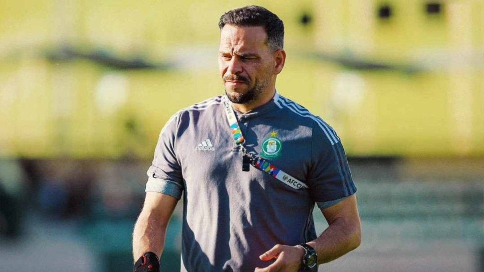 غادر غاضبا بعد تعادل فريقه/ الجراية يتهم والإتحاد العربي يردّ (فيديو)