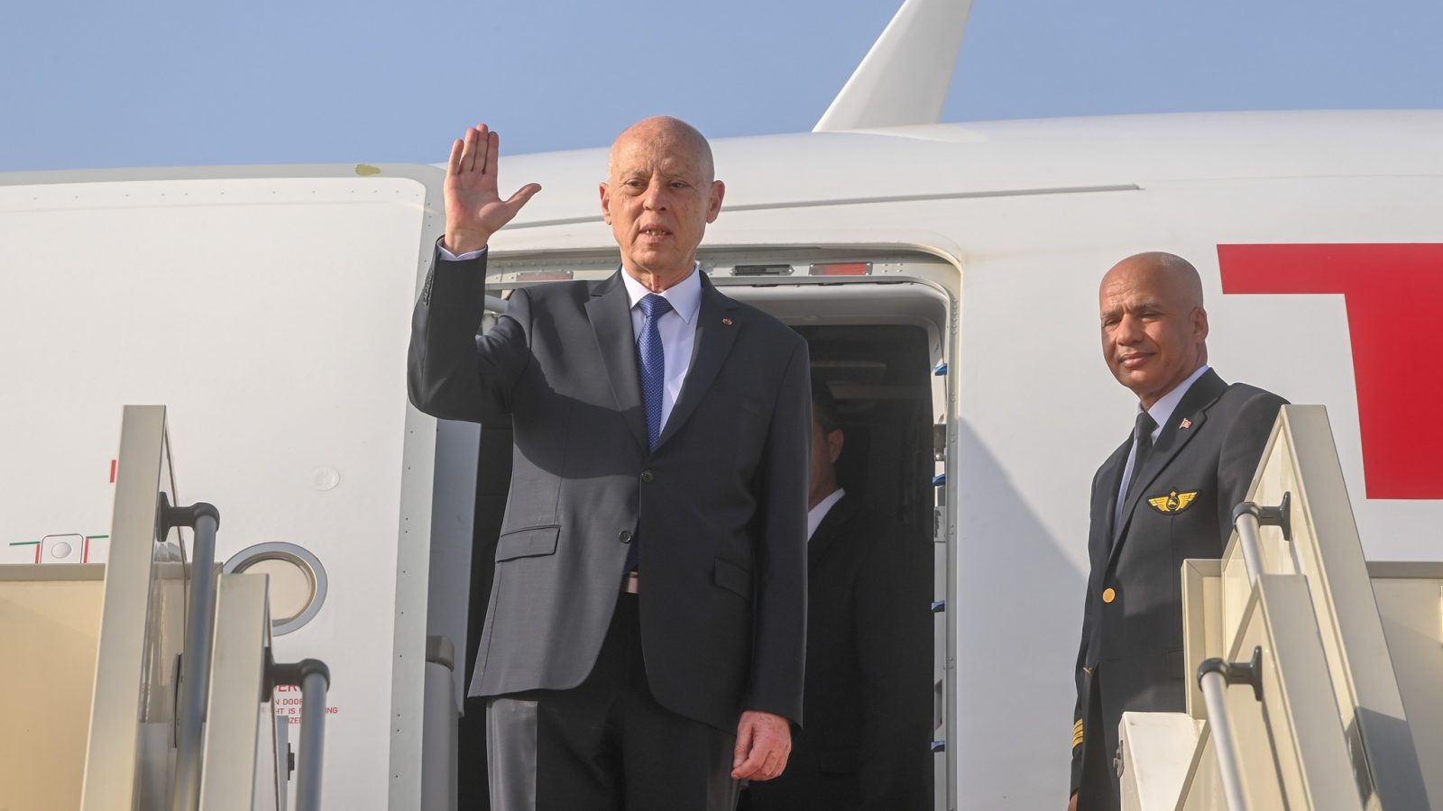 بالصور/ سعيد يغادر تونس في اتجاه إيطاليا