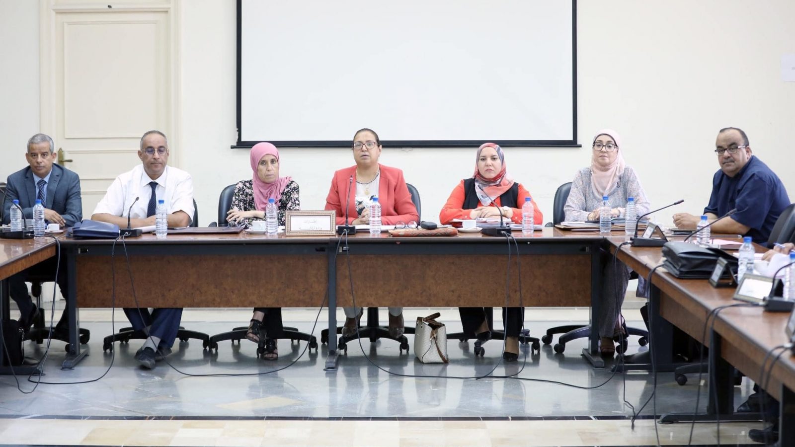 مسؤولة بالمالية: الميزانية استنفذت كل الموارد الجبائية وغير الجبائية