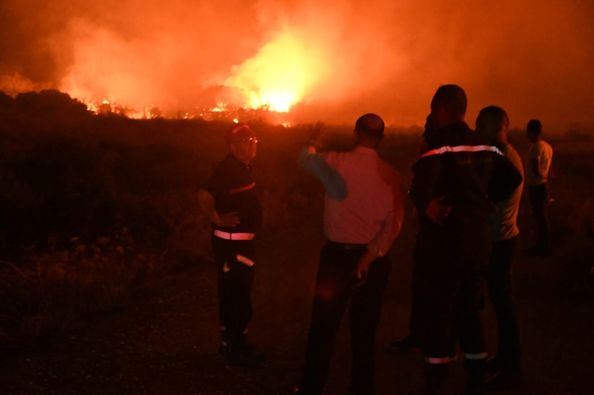 طبرقة/ قيادات امنية تعاين حريق جبل عين الصبح (صور)