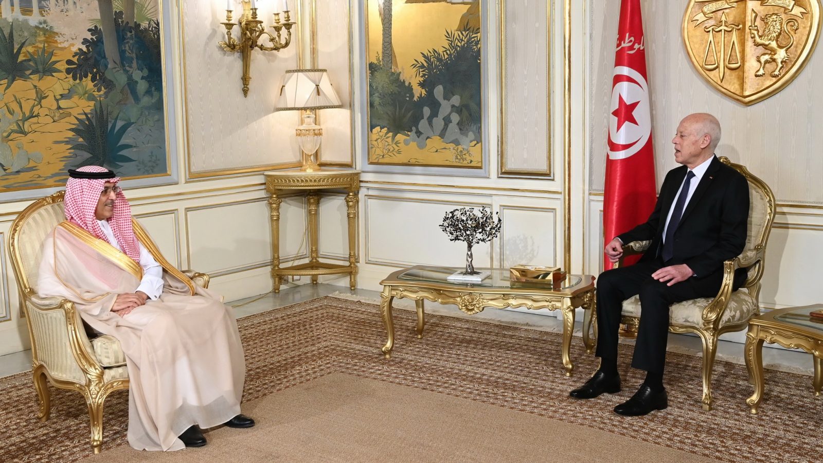 بالفيديو/ سعيد يلتقي وزير المالية السعودي