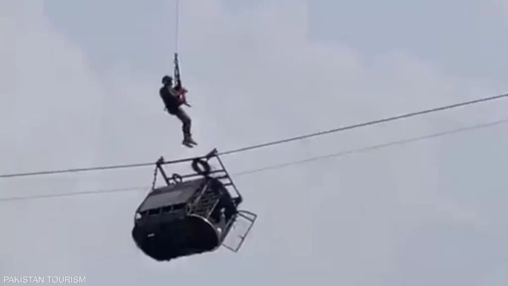 اطفال علقوا في تلفريك