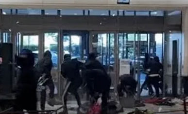 سرقة ملابس فاخرة في سطو جماعي بكاليفورنيا