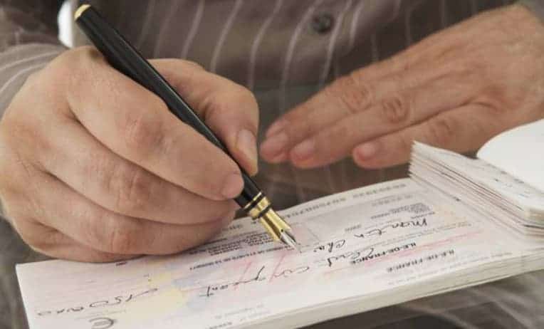 منشور للبنك المركزي بخصوص المعاملات بالشيك