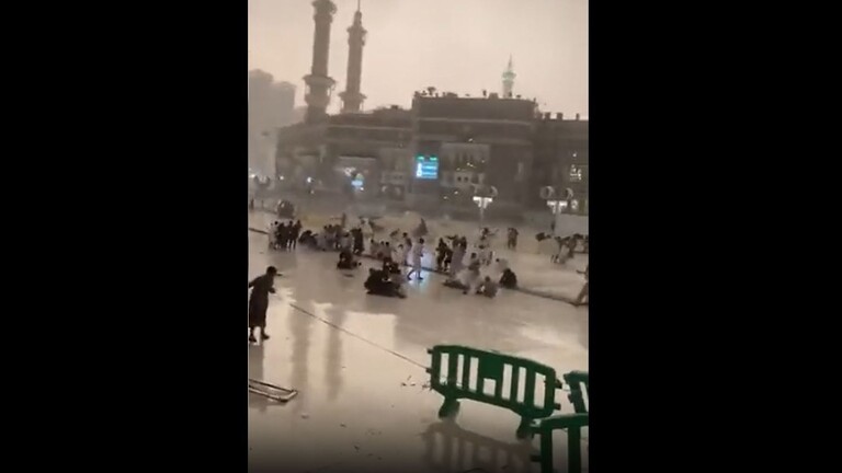 عواصف شديدة بمكة وسيناء