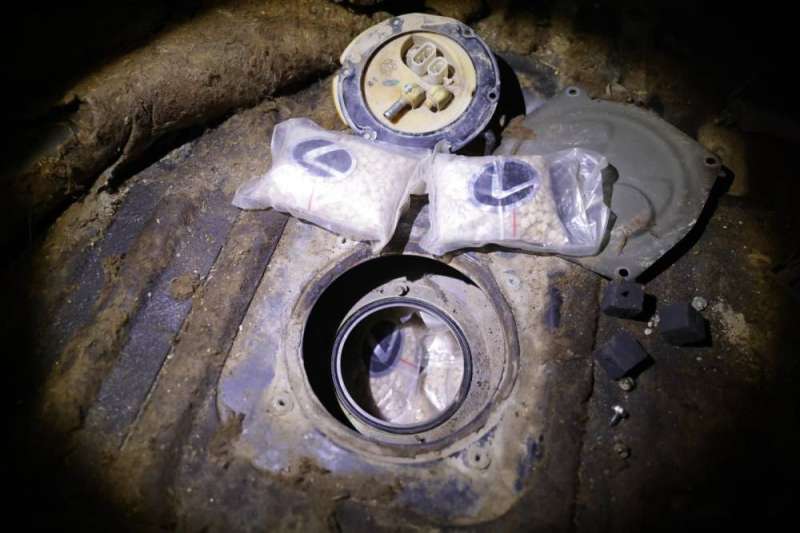 الكويت / إحباط تهريب ربع مليون حبة كبتاغون (فيديو)