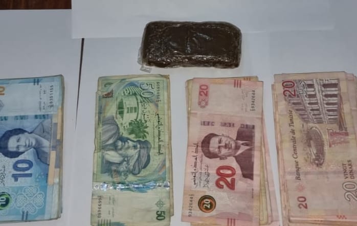 ماطر/ حجز مشروبات كحولية وايقاف مجموعة بحوزتها “زطلة”