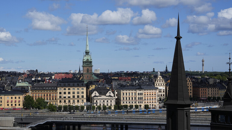 نائب روسي يطالب برلمانات العالم بادانة حرق القرآن نائب روسي يطالب برلمانات العالم بادانة حرق القرآن