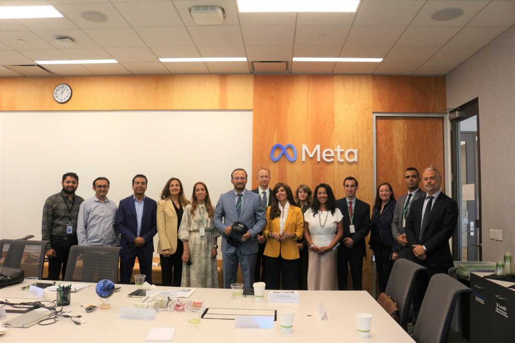 وزير تكنولوجيا الاتصال