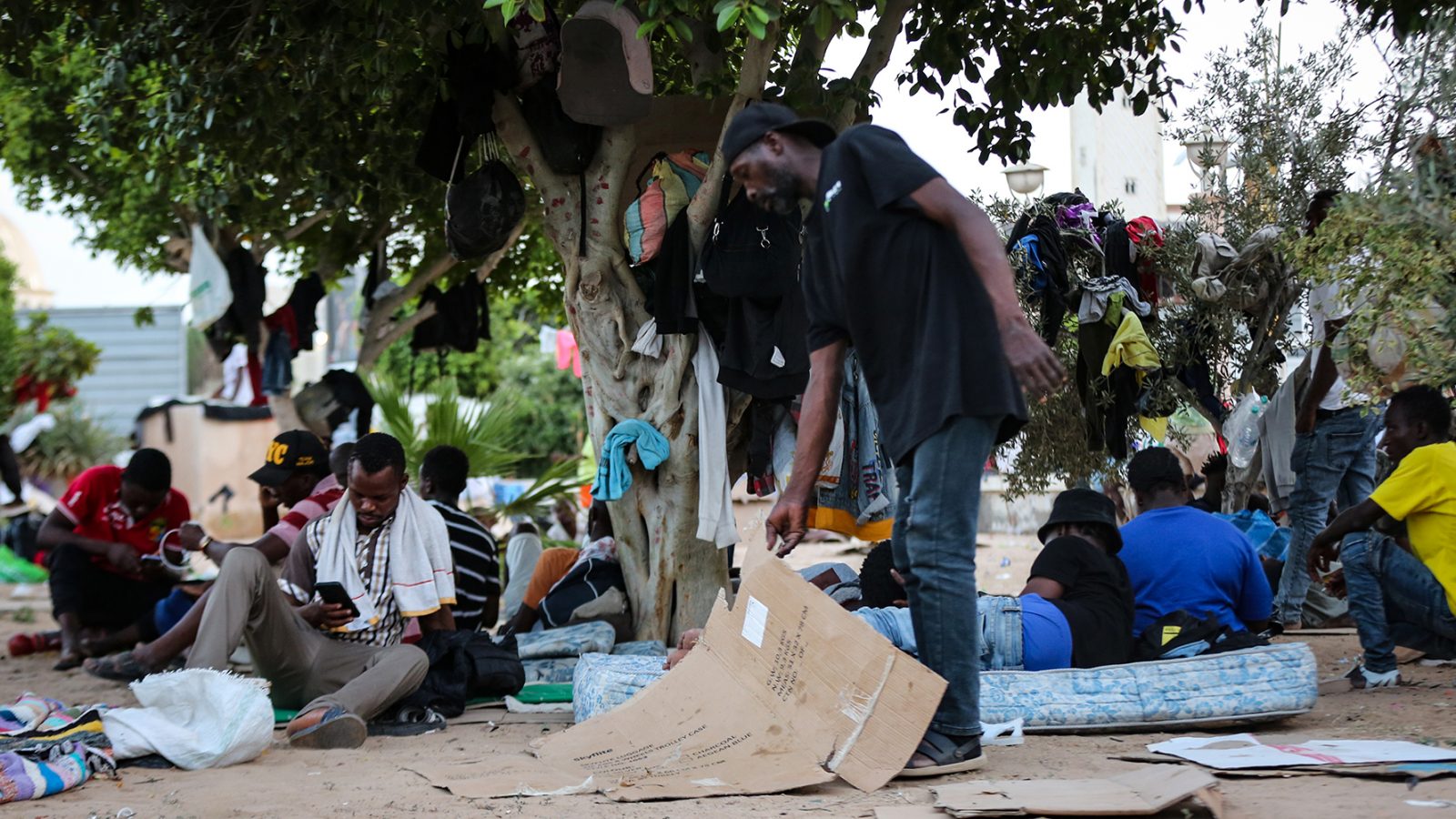 15 جمعية: الافارقة المرحلين الى الجزائر وليبيا عادوا لصفاقس