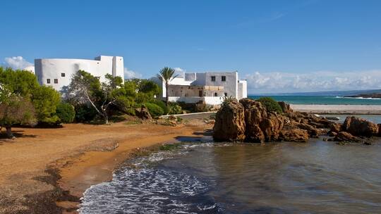 أول تعليق من الجزائر بعد مقتل فرنسي ومغربي بنيران جيشها