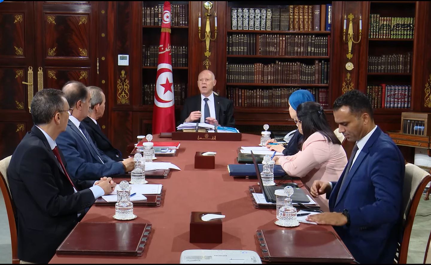 بينها التدقيق في الانتدابات/ الرئيس يعلن عن جملة من الاوامر