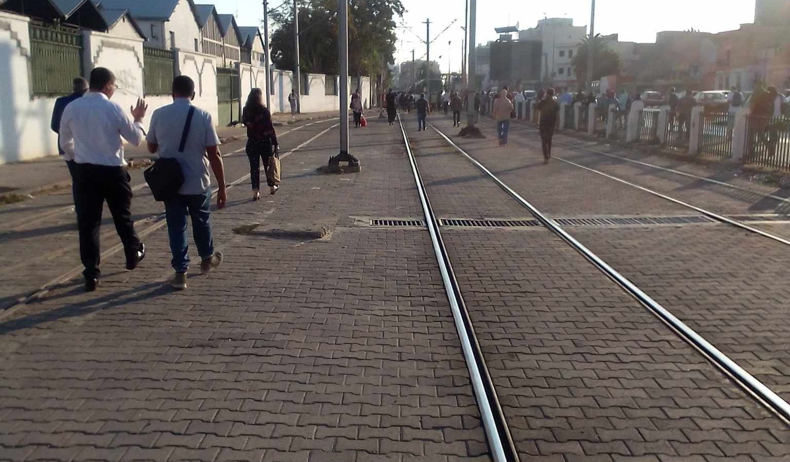 صور وفيديوهات “تونس الآن”..”مترو” معطب وجحافل المواطنين على الاقدام صور وفيديوهات “تونس الآن”..”مترو” معطب وجحافل المواطنين على الاقدام