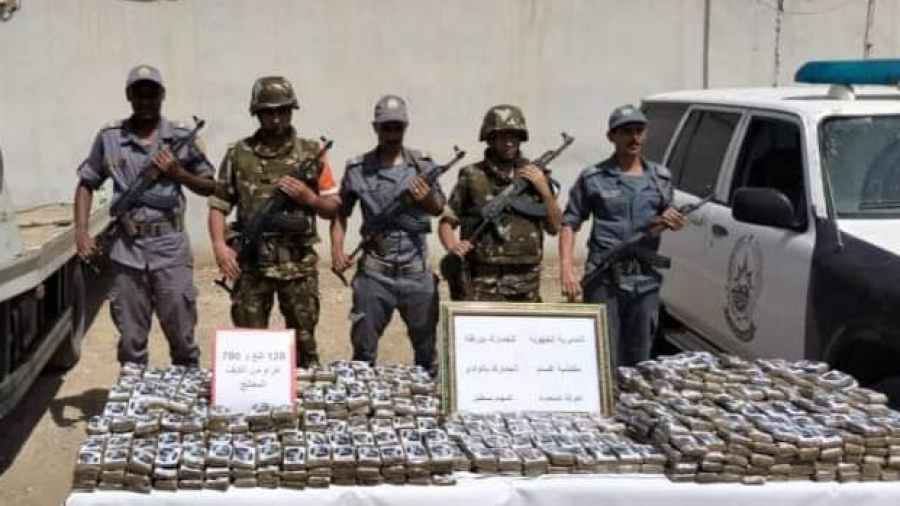 الجزائر: إحباط تهربب 120 كغ “زطلة” على حدود تونس (فيديو)