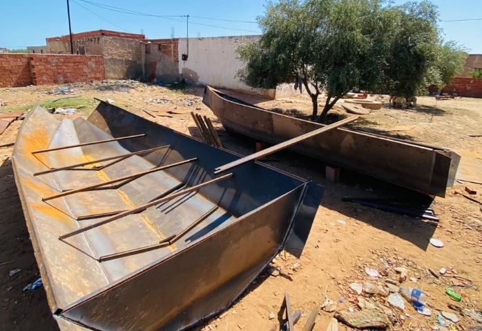 صفاقس/ الكشف عن ورشة لصنع قوارب “الحرقة” (صور)